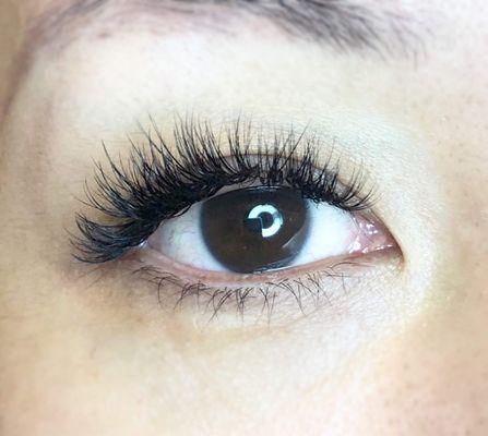 Hybrid Lashes done by Akane