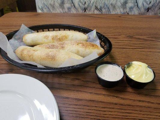 Excellent and huge breadsticks. Loved the garlic butter sauce