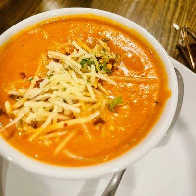 Red roasted pepper soup