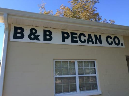 Great little place with fresh pecans and a nice little gift shop.