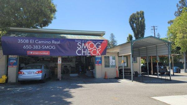 Picture of the front of the smog shop