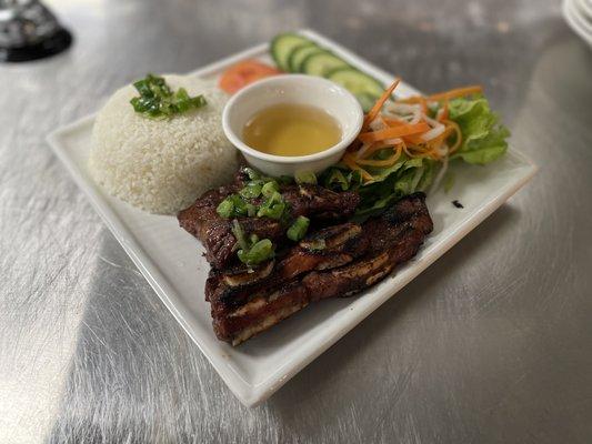 Com Bo Nuong (BBQ Pork Chop Over Broken Rice)