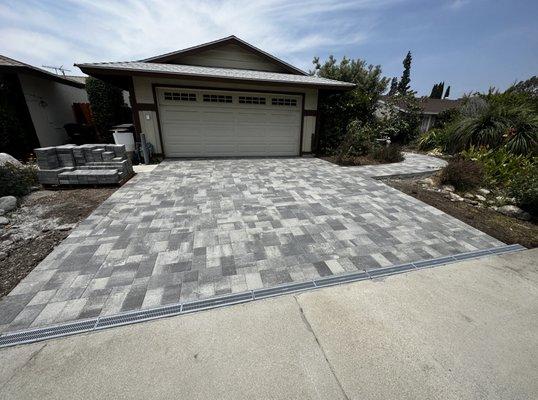 Transform your outdoor space with our stunning paver driveways and walkways! Durable, stylish, and built to last.