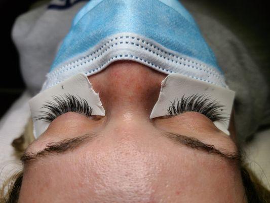 Classic eyelash extensions set after a week 3 fill