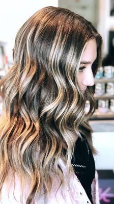 Perfect highlights Long layered beach waves