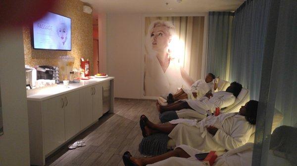 7 Divas Spa Weekend. Everybody had a marvelous time. The staff are very friendly and knowledgeable. We are definitely going back!