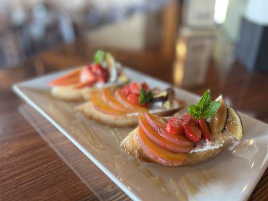 Brunch: bushel & peck toast