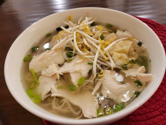 Large wonton noodle soup with chicken.