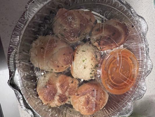 6 Piece Garlic Knots