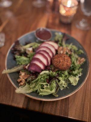 PEAR & GOAT CHEESE salad