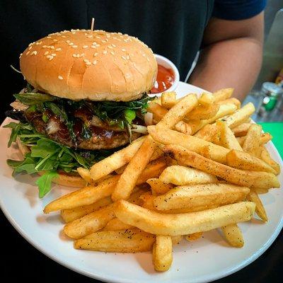 Vegan Sunset Strip Burger @variablecafe served with side of fries