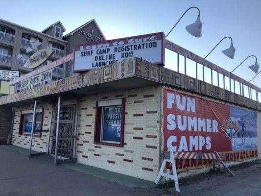 6/17/20. Wednesday evening. LOVED this little surf shop!! So very sweet and friendly. The BEST customer service!! THE BEST!!