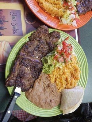 Carne asada plate.
(Arachera steak plate)