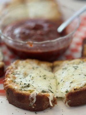 Garlic Cheese Bread with Marinara