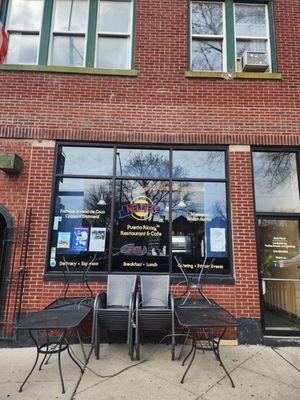 Front entrance to restaurant and outdoor seating