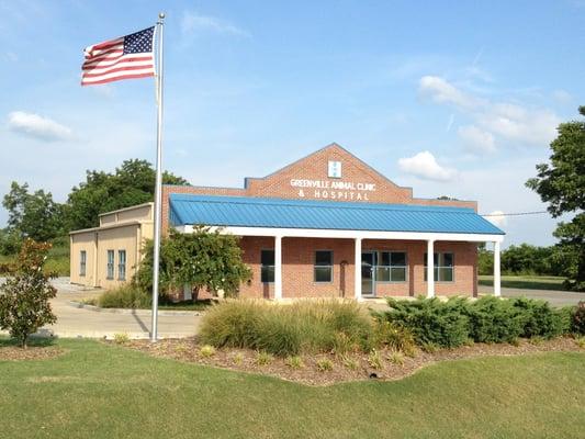 Front of Greenville Animal Clinic and Hospital, Greenville, MS - serving clients in the Mississippi Delta for over 50 years