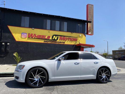 2012 Chrysler 300 on 22" Xcess Wheels style X02 with Gloss Black & Machine finish on Lionhart tires