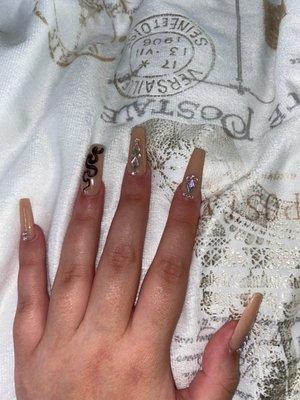 she ate!! she did an amazing job these are the only nails i was shocked about!! she is a great artist i dont know her name tho