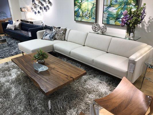 Berkley sectional with beautiful woodbrook table