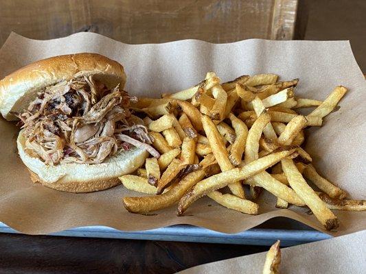 Pulled pork & hand cut fries