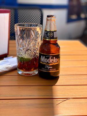 Negra Modelo $5