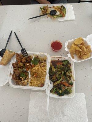 Kung pao chicken, broccoli in garlic sauce and crab Rangoon's