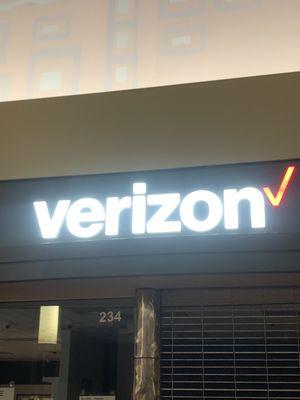 2 Verizon stores