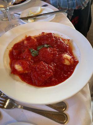 Cheese raviolis with marinara sauce