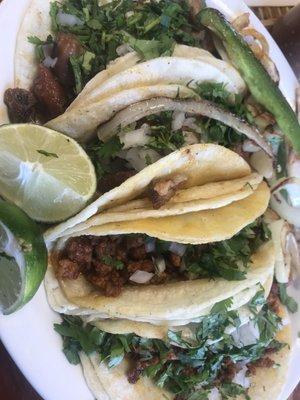 Quattro tacos, tripas & pastor