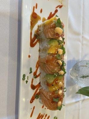 Spicy mango salmon roll