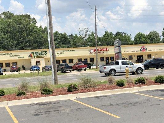 6/9/18. Saturday lunch. Exterior. Next door to Daiquiri Express, and across the street from Walmart.