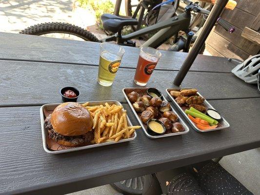 Double smash burger, pretzel bites, and chicken wings were delicious!