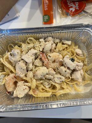 Chicken fettuccine with shrimp