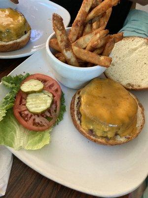 Admiral's Cove - Cheeseburger