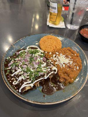 Mole enchiladas