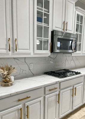 If you want to skip out on tile backsplash, ask your designer to add Full Height Splash to your countertops for a flawless transition up!