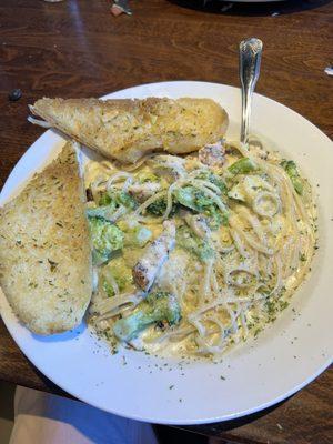 Chicken & Broccoli Alfredo