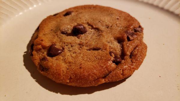 Vegan chocolate chip cookie ($2.50). Nicely done.