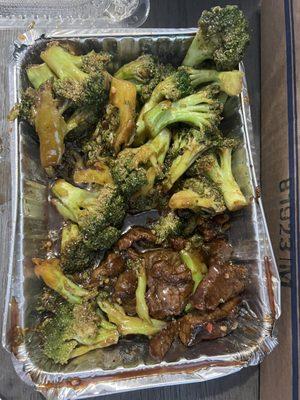 Beef and Carne De Res Con Broccoli , Arroz Frlto Especial