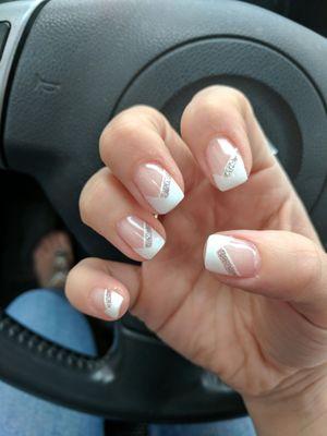 Very beautiful nails all thanks to this nail salon and to Laura.