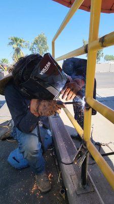 Welding the center rail