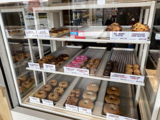 Small little donut display case, everything looks clean and new, I love it