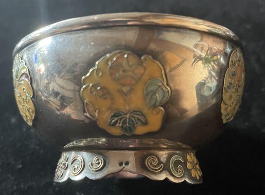 Silver bowl with Hirata cloisonné medallions. Meiji era