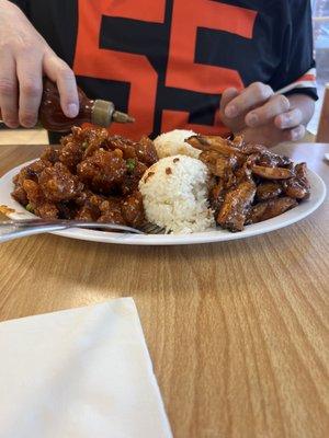 SC10. Teriyaki Chicken and General Tso's Chicken Combo (off the lunch menu) with the teriyaki spicy.