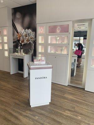 Pandora Outlet