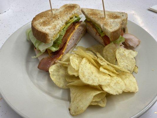 Turkey Club & classic Lay's chips