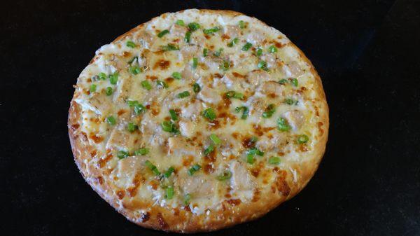 Grilled Chicken Alfredo Pizza