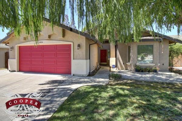 Just Listed! Inviting and spacious home at an unbeatable price! 8036 La Solana Way Click here for more information http://bit.ly/29WTs01