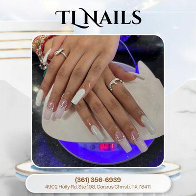 Feeling like some sparkly nails for the weekend! Time to book an appointment.