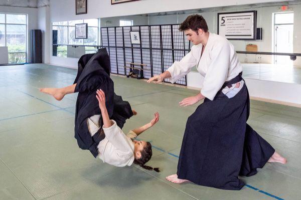 aikido martial arts technique forward roll